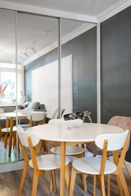 Golden Solidarnosci 64 Apartment
